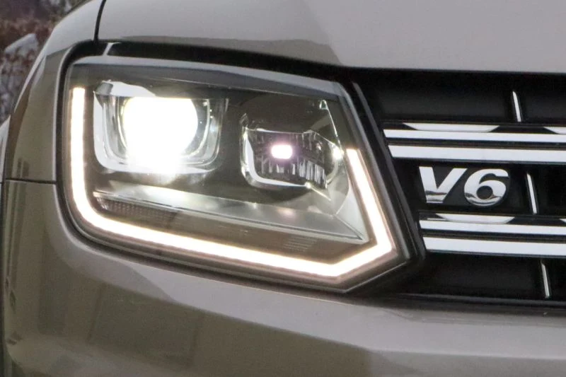 VW Amarok 2H, S1, S6 Bi-Xenon strålkastare med LED DRL 44399