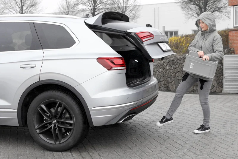 Complete set sensor controlled tailgate opening for VW Touareg CR