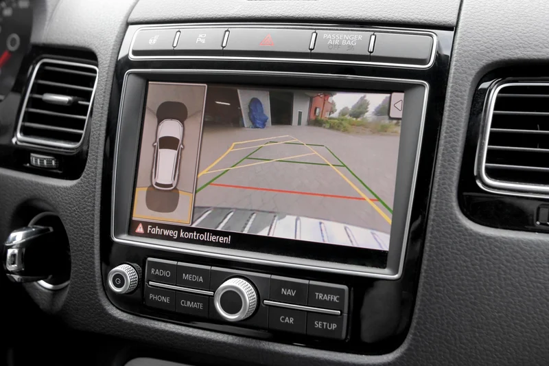 Rear view camera retrofit for VW Tourag 7P
