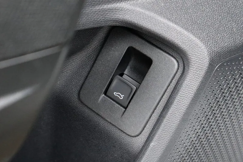 Push Button driver door eletrical tailgate for Seat Formentor KM7