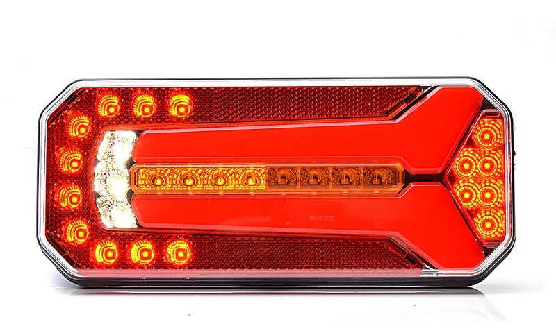 Bakre kombinationssläplampa med dynamisk blinker + backljus