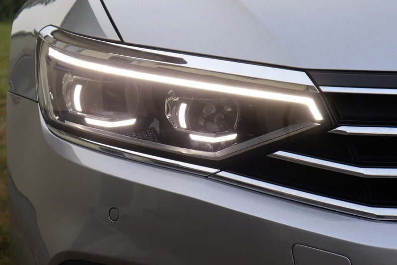 LED headlights with LED daytime running light (DRL) for VW Passat B8