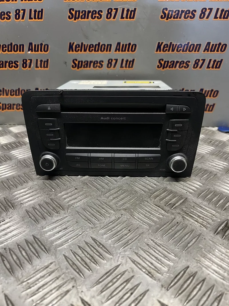 Audi 8P0 035 186 G Radio/CD