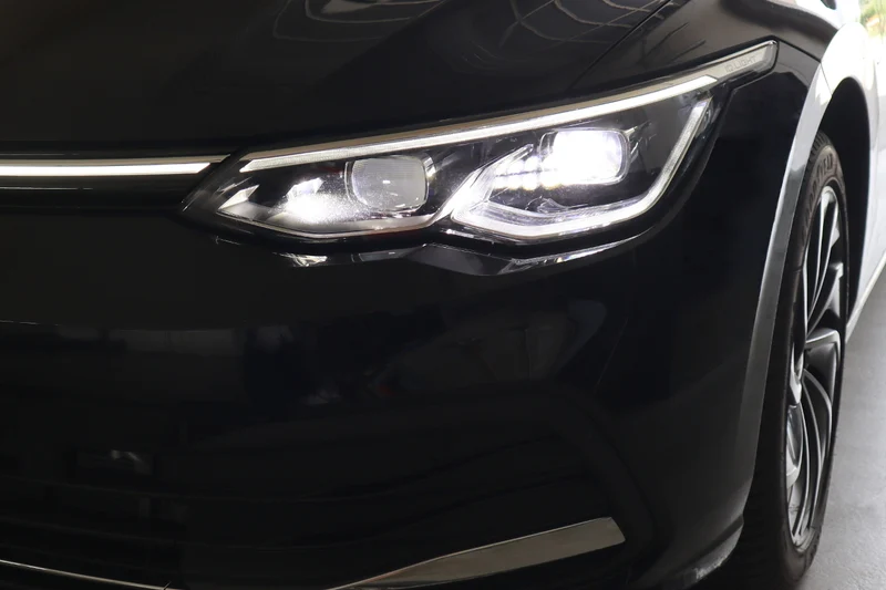 LED Matrix Headlight IQ Light with Dynamic Blinker for VW Golf 8 VIII