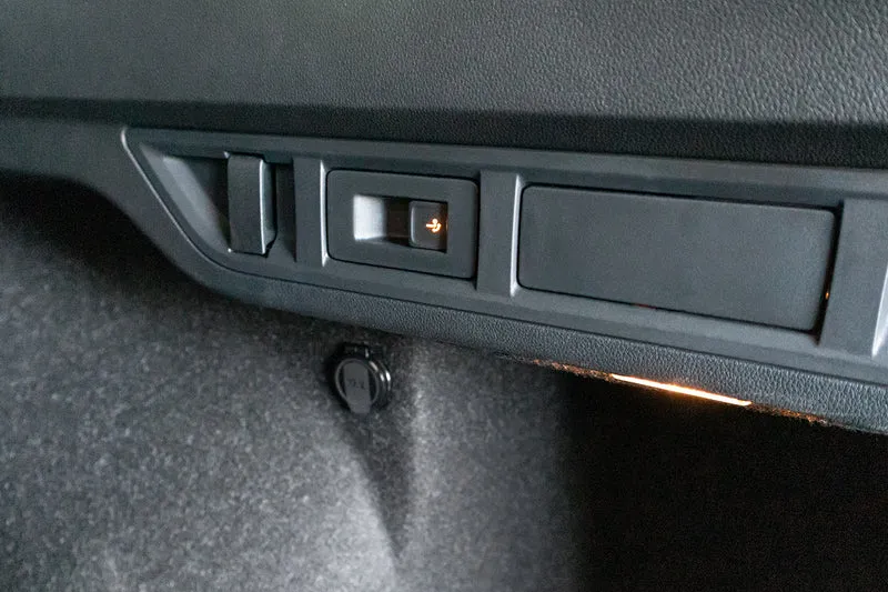 Switch for swiveling trailer hitch (towbar) for Skoda Octavia NX