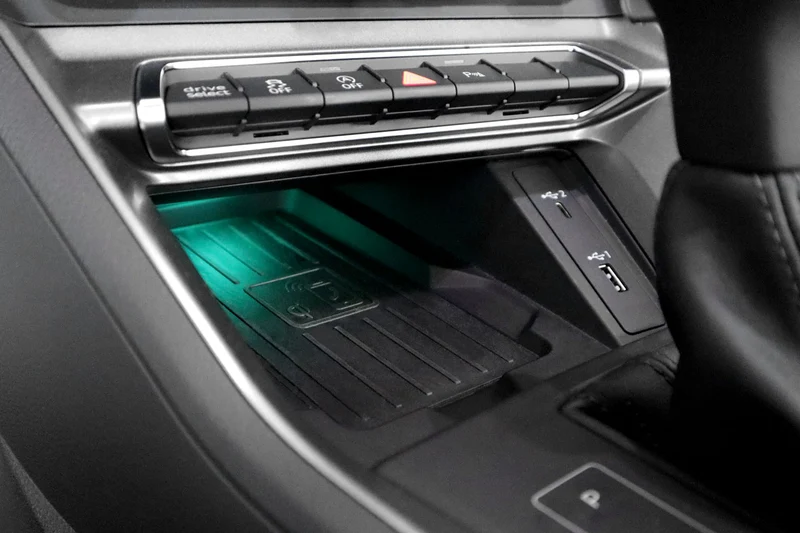 Complete phone box for Audi Q3 F3
