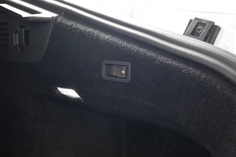 Switch for swiveling trailer hitch (towbar) for VW, Seat