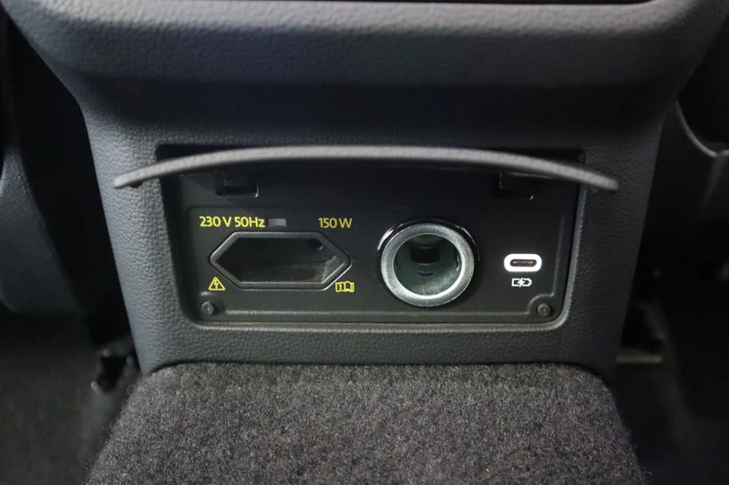 Complete set 230 Volt socket for VW Passat B8