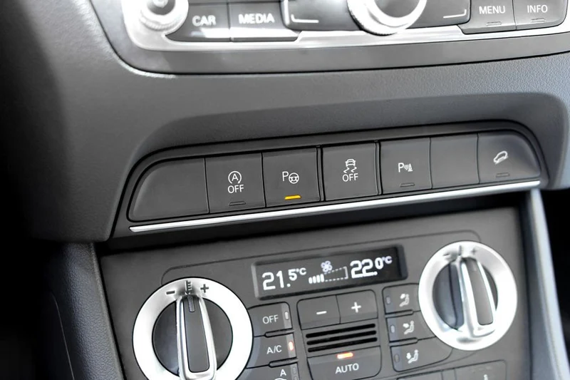 Complete kit Park Assist with surrounding display for Audi Q3 8U